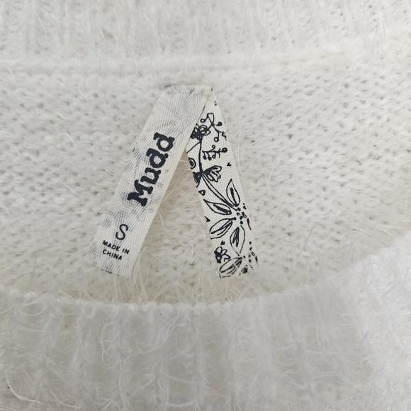 Women's White Long Sleeve Pullover Sweater - Picture 2 of 8